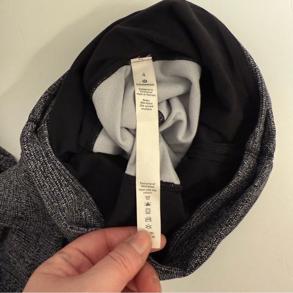 Lulu Still Mind Tight Size 4! Like new! - Picture 3 of 3